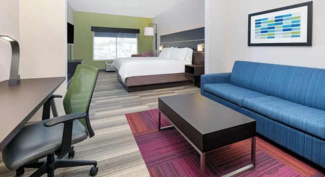 Двухместный люкс Holiday Inn Express Hotel & Suites Pell City by IHG