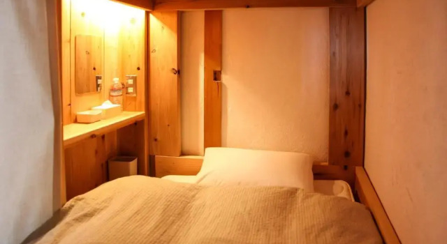 Кровать в общем номере (женский номер) SMALL TOWN HOTEL Hakodate
