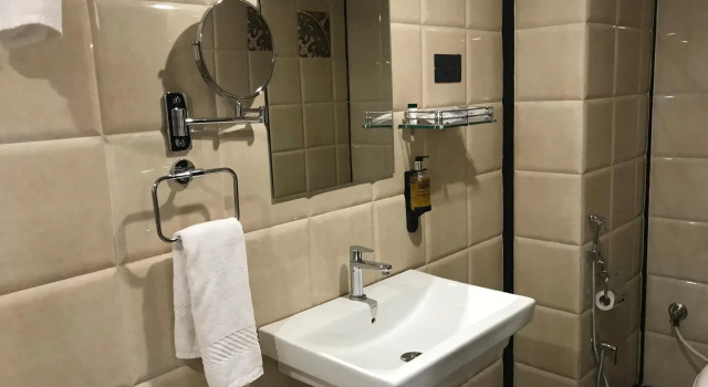 Люкс Kyriad Hotel Solapur by OTHPL