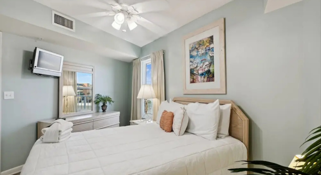 Номер Standard Seacrest 511 is a Gulf side 2 BR on Okaloosa Island by RedAwning