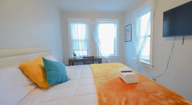 Lovely 3-Bedroom Apt with free parking, 예약 호텔 프로비던스 로드아일랜드