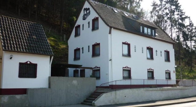 Gästehaus am Fels, Забронировать Отель Альтенар Ahrtal, рядом с Железнодорожная станция Альтенар