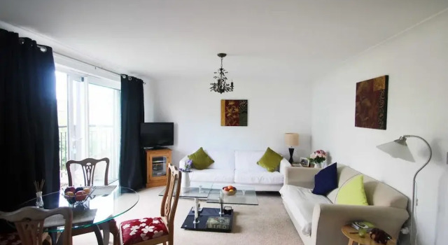 1 Bedroom Apartment With Views of the Docklands in Stepney, Varaa Huoneisto Asunnot kohteessa Merseyside, Huoneisto
