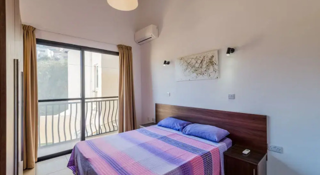 Blue Harbour 4 – Seafront 3 bedroom self catering holiday apartment with terrace, Buchen Sie Ferienwohnung St. Paul's Bay Malta