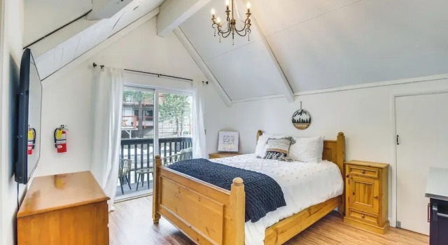 Serene Big Bear Retreat w/ Hot Tub + Game Room!