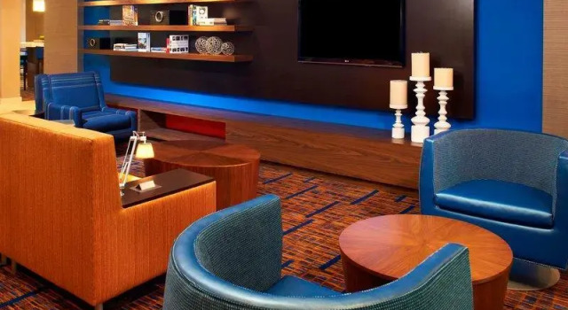 Кровать в общем номере Courtyard by Marriott Cleveland Westlake