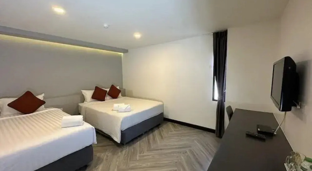Трёхместный семейный номер Standard 14 Sathorn Hotel