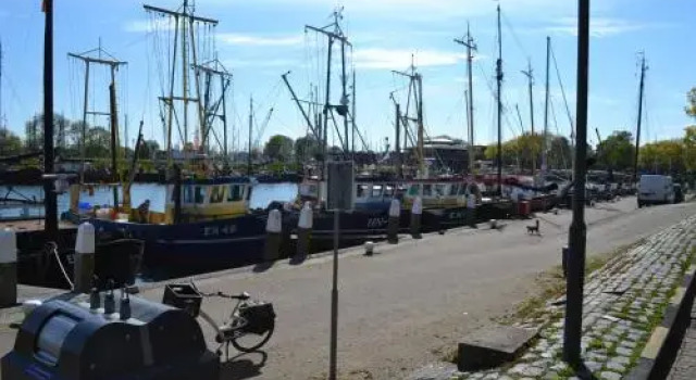 Karnemelkhuys, Забронировать Отель Энкхейзен West-Friesland