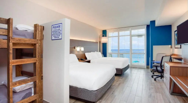 Четырёхместный номер Standard Holiday Inn Express & Suites Panama City Beach - Beachfront by IHG