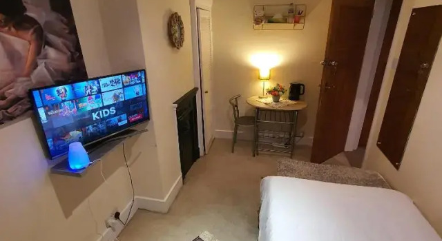 Monalisa single room near Edgware station