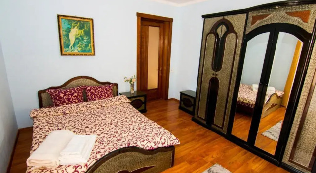 Luxurious Villa with Lush Garden and Huge Terrace near Herastrau Park, Prenota Appartamento Hotel a Muntenia con parcheggio, Parcheggio