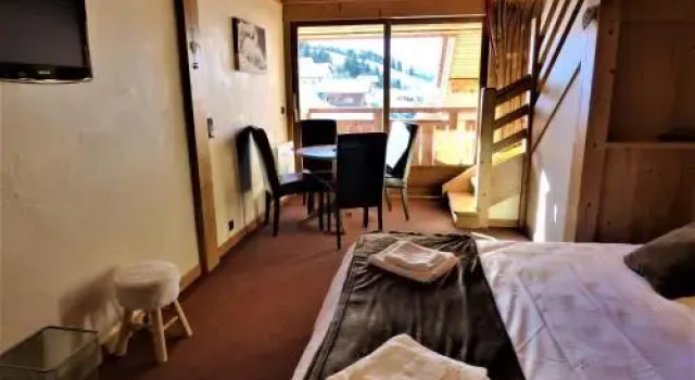 Hotel Les Flocons, Забронировать Отель Ле-Гран-Борнан Лыжный курорт на озере Анси, 3* 4*