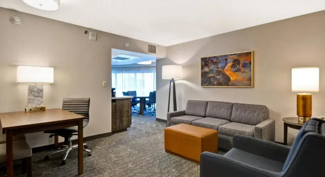 Двухместный люкс Corner c 1 комнатой Embassy Suites by Hilton Minneapolis Airport