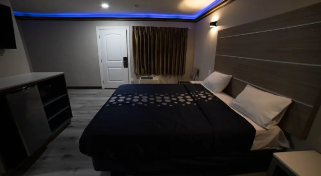 Номер Deluxe Artesia Motor Inn