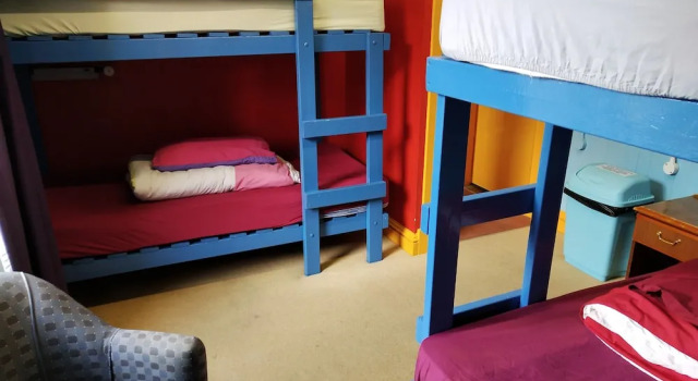 Четырёхместный номер Standard c 1 комнатой Portree Independent Hostel