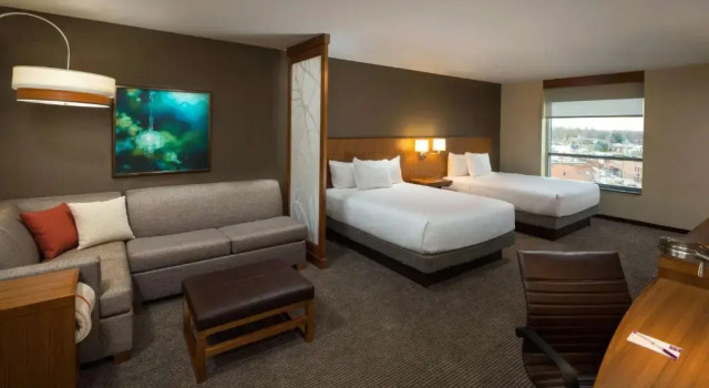 Четырёхместный номер Standard Hyatt Place Bloomington / Normal
