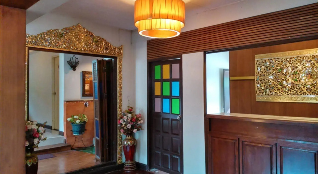 Rachamankha Flora House, Забронировать Отель Отели Чиангмай с парковкой, рядом с Wat Srisupan, Парковка