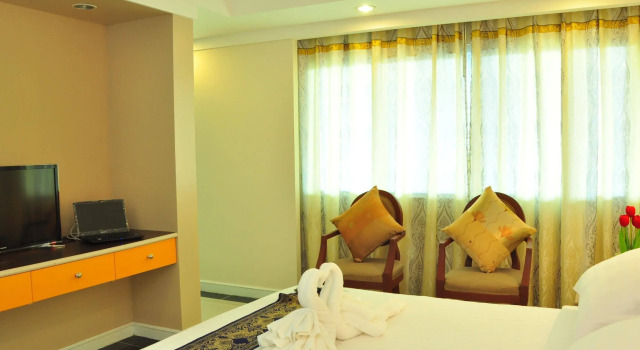 Tonkoon Hotel, Varaa Hotelli Hotellit North-Eastern Thailand pysäköinnillä, Pysäköinti