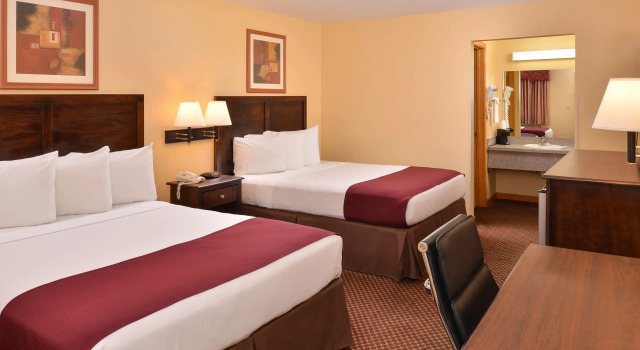 Четырёхместный номер Standard Americas Best Value Inn Bryant
