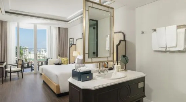 Номер Deluxe Grand Royal Riverside Hue, Fusion Collection