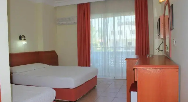 Трёхместный номер Standard с балконом Gazipasa Star Otel