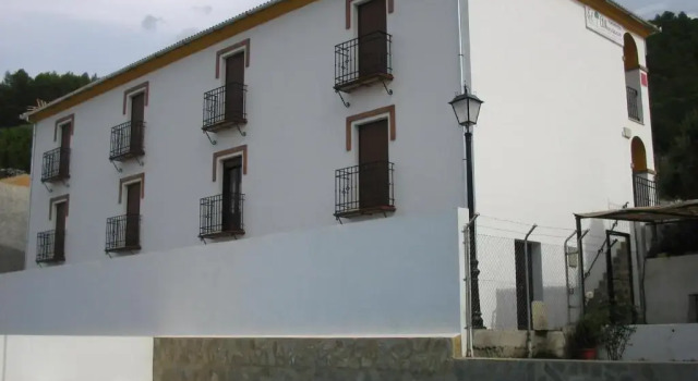 Коттедж c 1 комнатой с балконом и с красивым видом из окна Casas el Albarracín