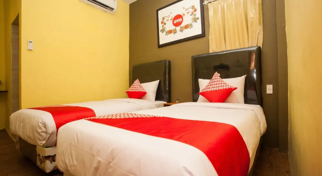 Sentosa Jaya Guest House by OYO Rooms, Rezervovat Penzión Hotely v Medan s parkováním, Parkování
