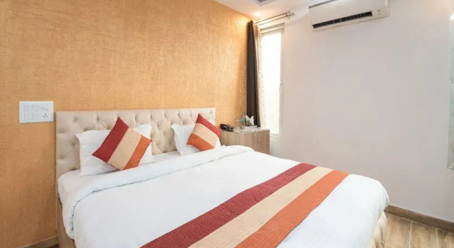 OYO 18672 Royal Comfort Castle
