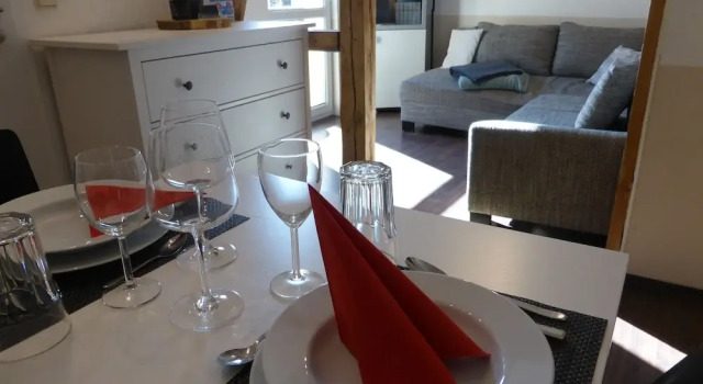 Апартаменты Ferienwohnung Friedrich Schiller, 2 Schlafzimmer, Balkon,kostenloses WiFi, nähe Zentrum
