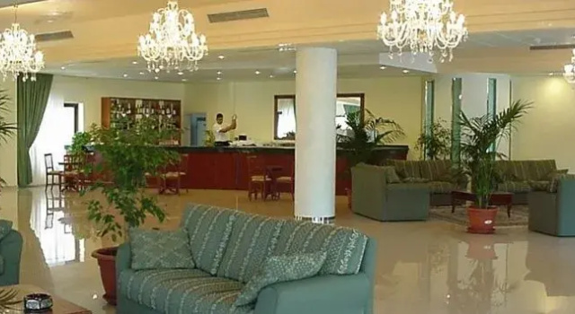 Hotel al 2000