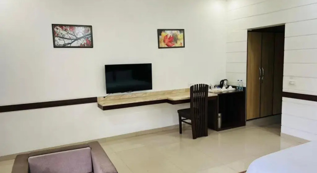 Hotel Whistling Greens, Prenota Hotel Moga Punjab