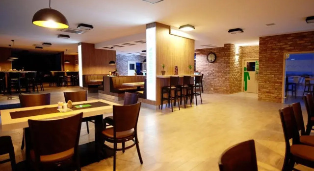 Hotel Fabrika, Забронировать Отель Отели Угерске-Градиште 3 звезды, 3*
