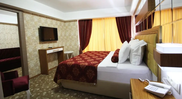 Семейный номер Standard с балконом Grand Corner Boutique Hotel