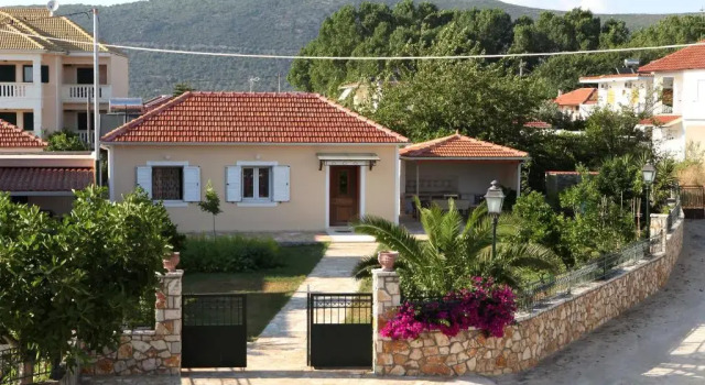 Коттедж с 2 комнатами Splantza Apartments
