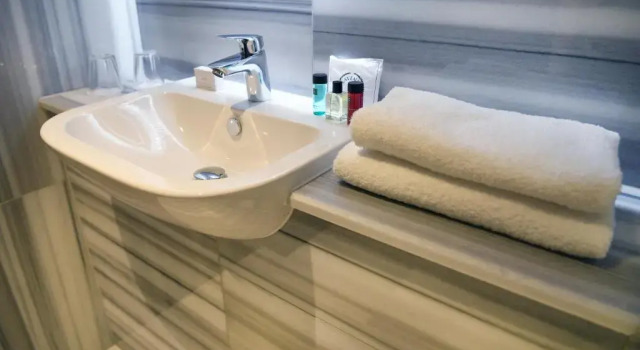 Трёхместный номер Standard Warren House Hotel