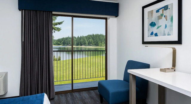 Четырёхместный номер Standard с видом на залив Oyster Bay Inn & Suites