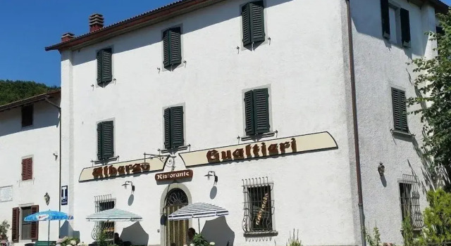 Albergo Ristorante Gualtieri, Book Hotel Hoteller i Mugello med parkering, Parkering
