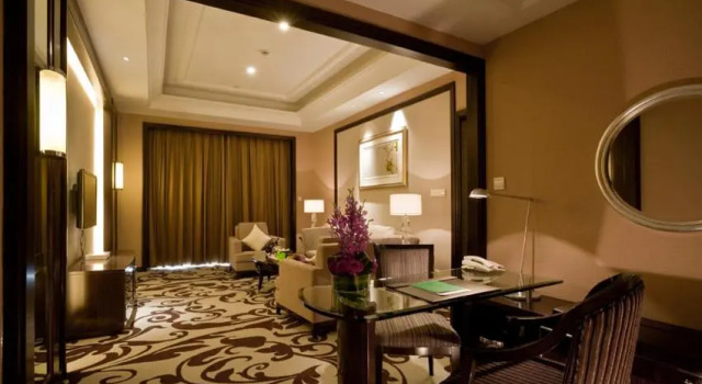Люкс Howard Johnson Tongfang Plaza Zhuji