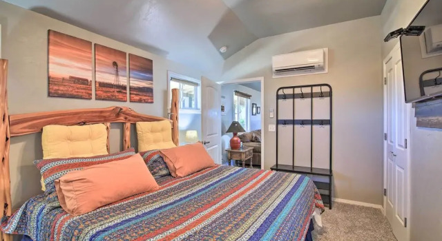 Коттедж Updated Cabin w/ Fire Pit - 1 Mile From Downtown!