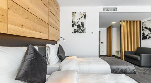 B THE HOTEL, Забронировать Отель Отели в центре Сфанту Георге с завтраком, отели в центре Сфанту Георге с завтраком