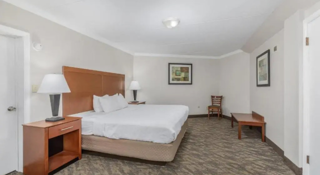 Люкс Crossroads Inn & Suites
