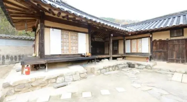 Cheongsong chalbanggong jongtaek, Đặt Khách sạn Deokcheon-ri Nam Triều Tiên