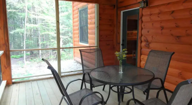 Номер Standard с видом на окрестности Robert Frost Mountain Cabins