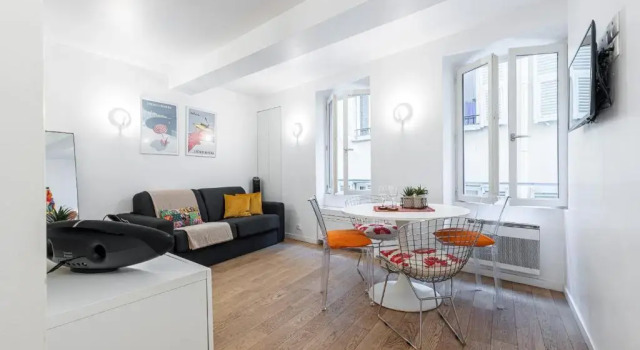 Quiet And Cosy 1bdr in Vieux Nice!, Забронировать Апартаменты/квартира Ницца Приморские Альпы, рядом с Касл-Хилл