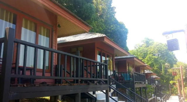 Бунгало с видом на море Thanya Beach Resort - SHA Plus