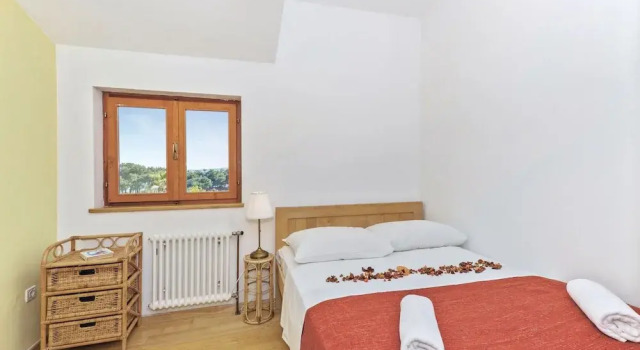 Awesome Home in Zaboric With 5 Bedrooms and Internet