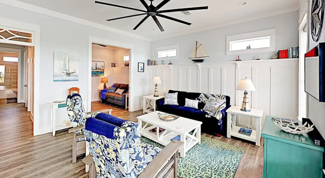 New Listing! Newly Built Waterfront W/ Deck 2 Bedroom Home, Rezerwuj Hotel Port Bolivar Teksas