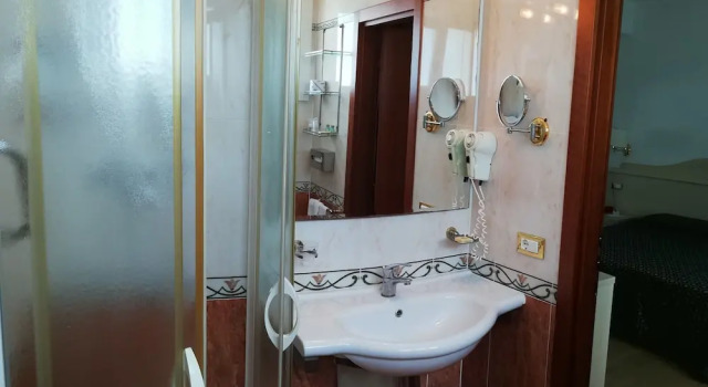 Трёхместный номер с видом на море Hotel Caravelle&MiniCaravelle