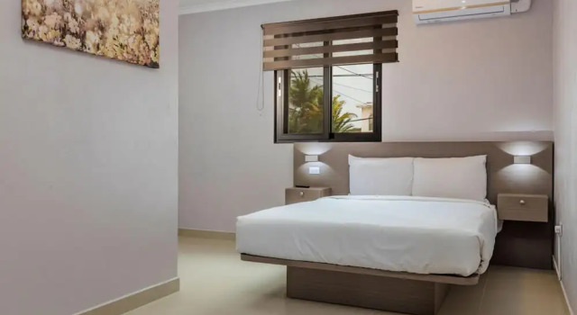 NEW 6BR Villa w Pool Across Street Palmbeach, Đặt Biệt thự Nhà tranh ở Palm Beach., Nhà tranh