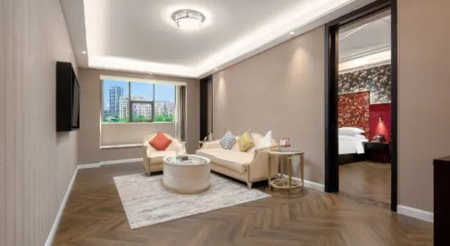 Люкс Deluxe Jinjiang Metropolo Hotel (Zhuzhou Lukou Branch)